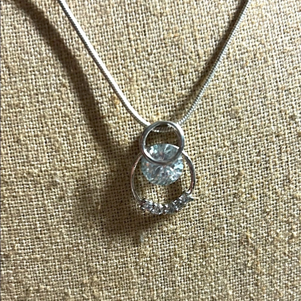 Elegant Silver Pendant Necklace‎
